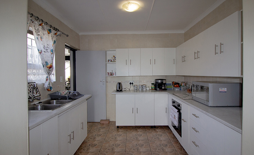 4 Bedroom Property for Sale in De Kelders Western Cape